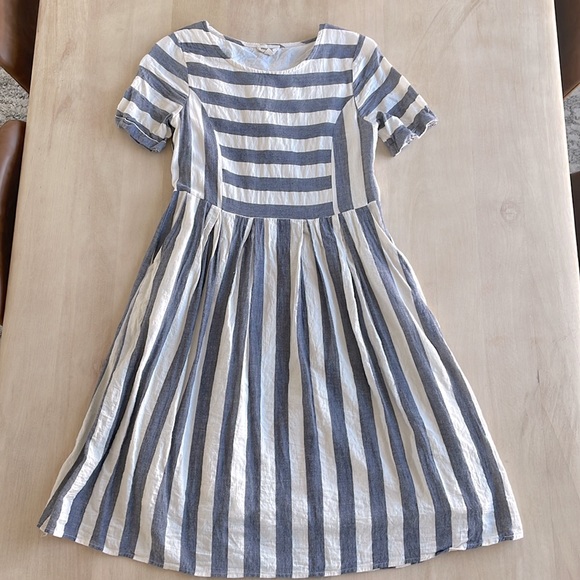 Chambray Blue Stripe Dress with pockets - Picture 2 of 5